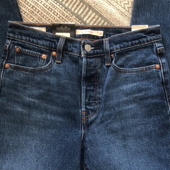 NEW Levi Wedgie Straight Jean. High Rise. Size 26. New With Tags. - Picture 2 of 10